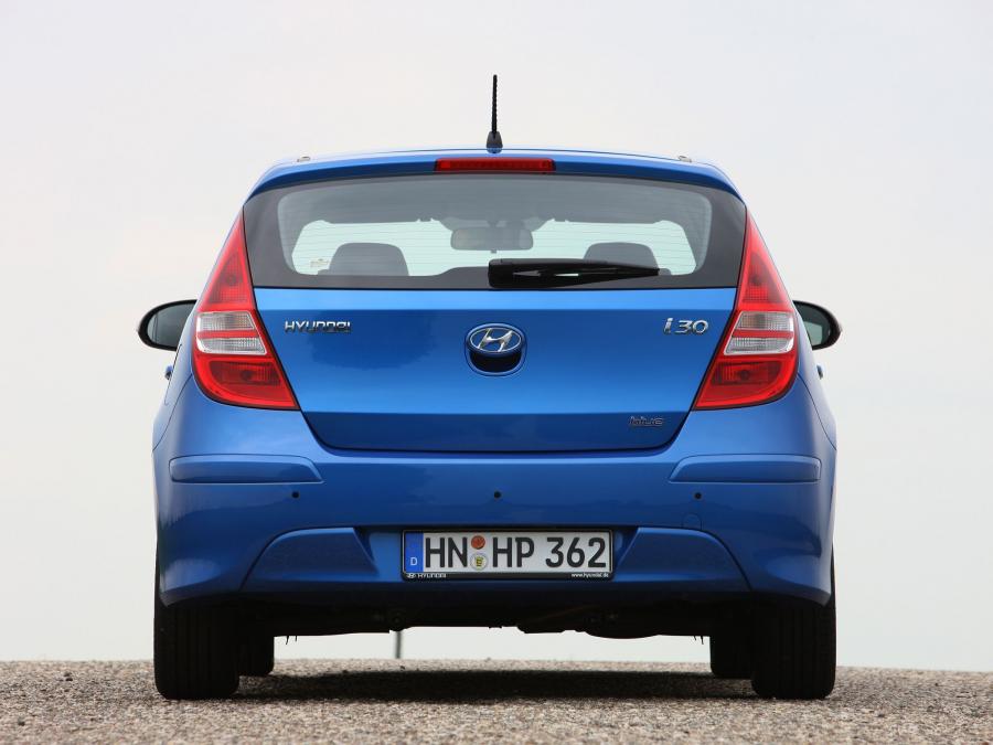  Hyundai i30 Blue Drive (FD) 2010 года  (фото 23 из 26)